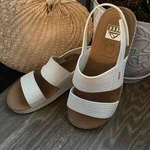 Reef Tan and White Sandals Comfortable Casual Footwear